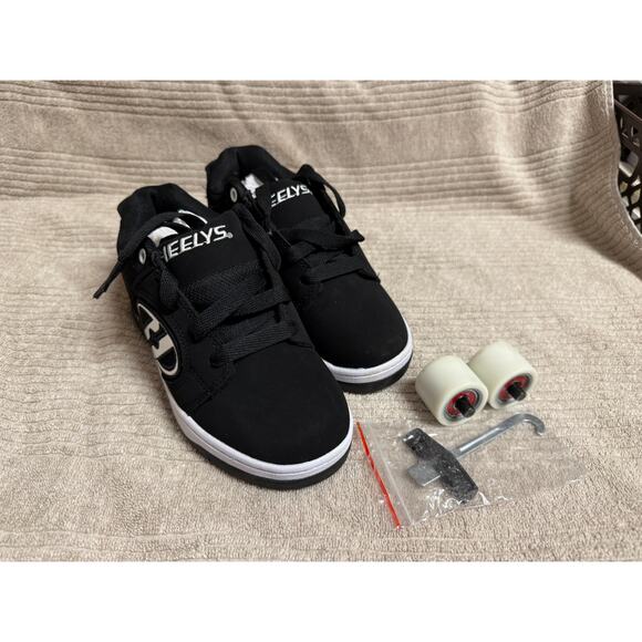 Heelys Unisex-Child Voyager Tennis Shoe, Black/White, 2 M US Big Kid NEW - Picture 2 of 8